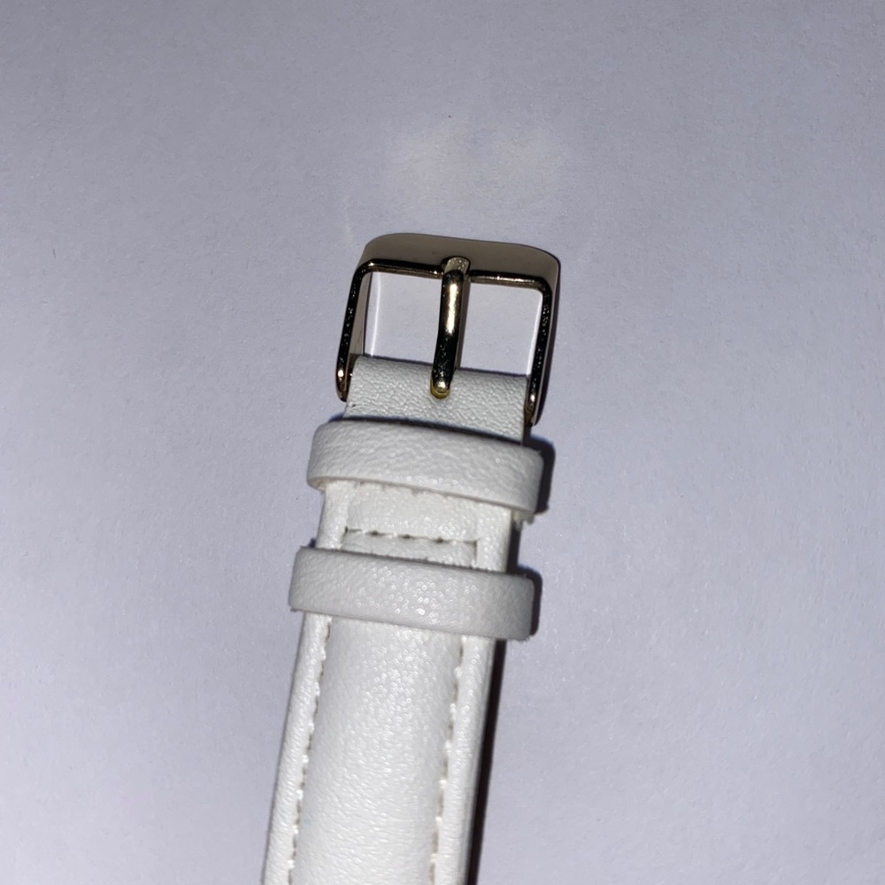 Gold and white watch - Picture 5 of 6